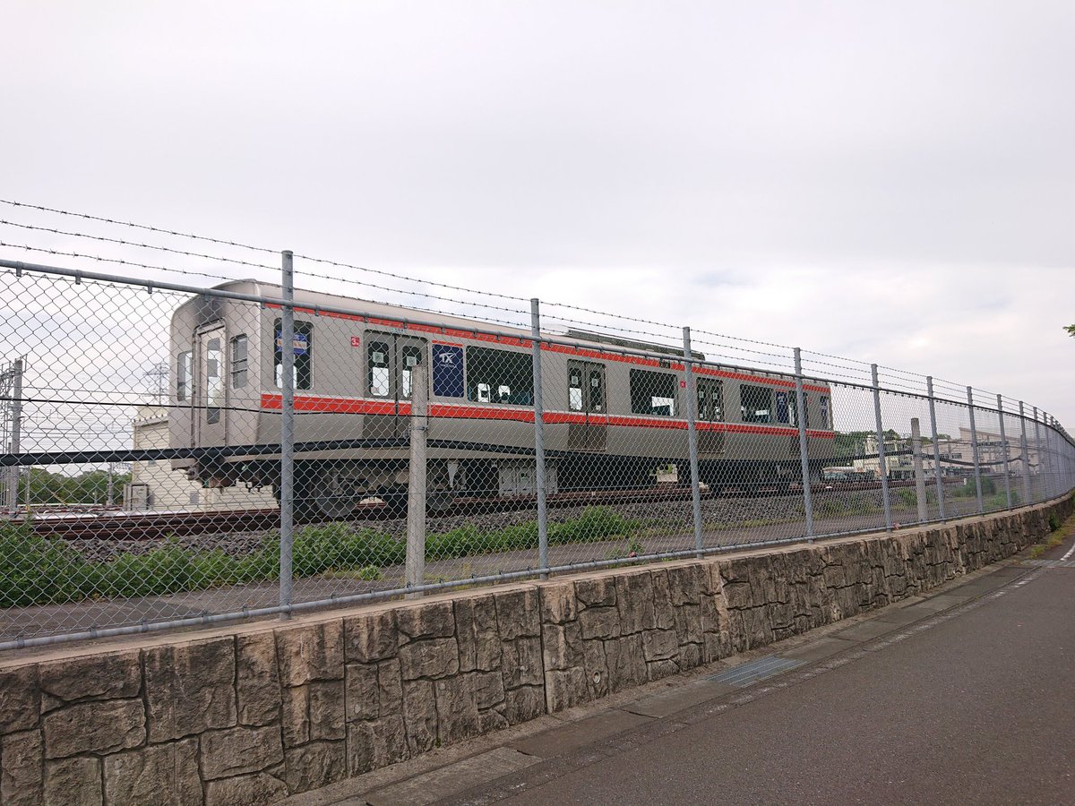 moncha2000's tweet photo. 散歩ついでに、かわいそうな71編成見に来た。
#つくばエクスプレス
#TX2000 https://t.co/OwXFtGWQqT