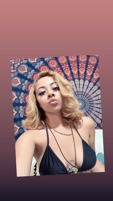 doll 💄👄 https://t.co/8Hl9R4pmt5