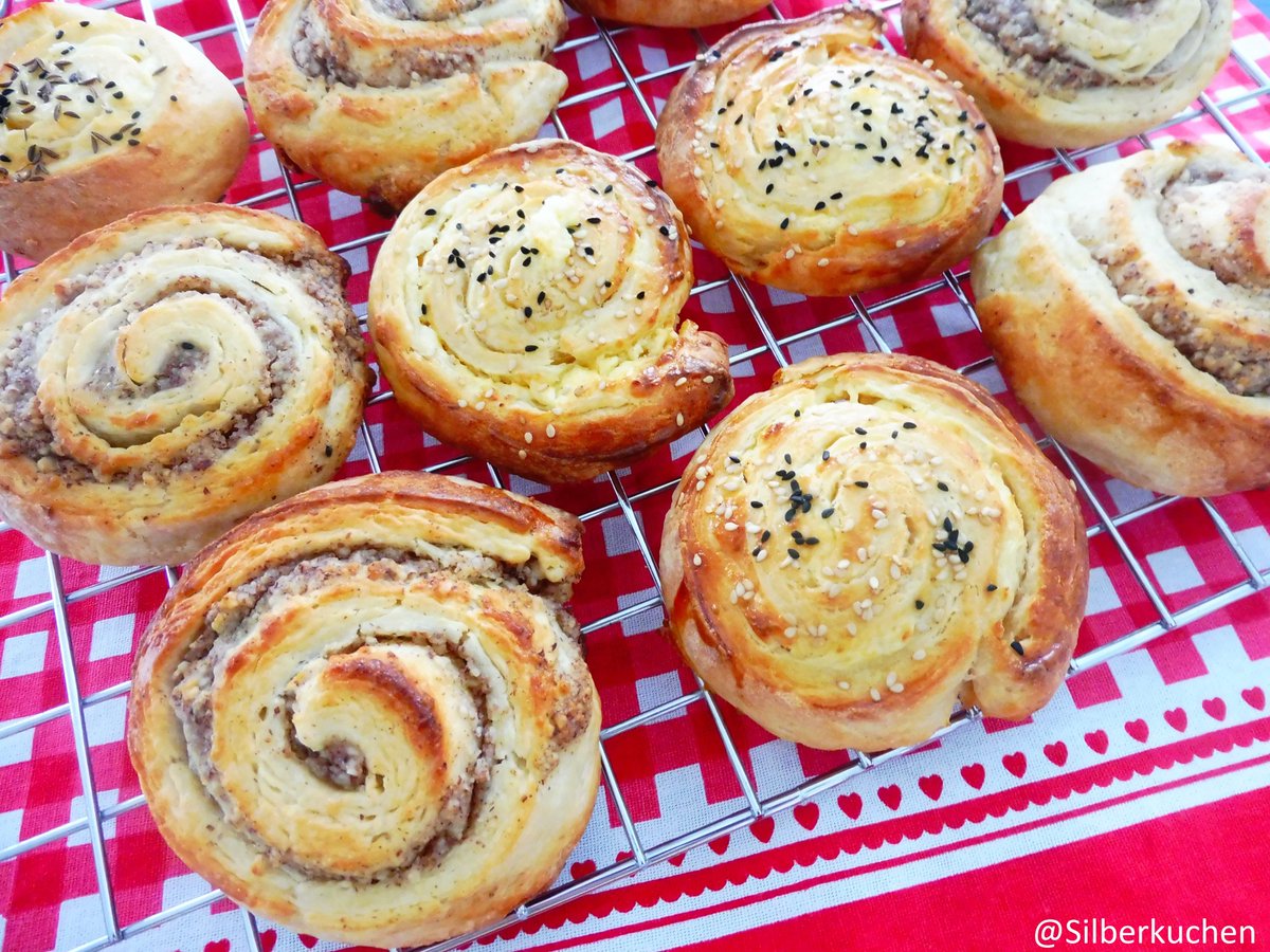 Silberkuchen's tweet photo. Frisch aus dem Backoffen ! Walnuss und Käse - Schnecken #frühstück #schnecken #kaffee #backen #baking #bakemyday #bakebloger #süssesfrühstück #lecker #homemade #selbstgemacht #walnutrolls #cheeserolls #walnussschnecken #käseschnecken #foodphotography #hobbybäckerin #bio #news https://t.co/lWrXHTbL0g