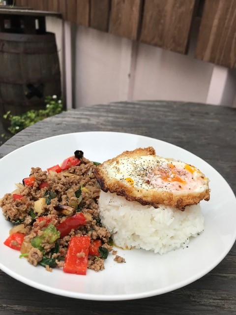 hatagaya_hotel's tweet photo. Gaprao is always considered a soul food among the Thais.
Easy to cook, and packed with a flavor of punch.
Today this meal made me miss travelling and eating by the streets of Thailand.
Let's hope that the situation for COVID-19 gets done soon.

#cookingatwork
#thailand https://t.co/66i2gtGN85