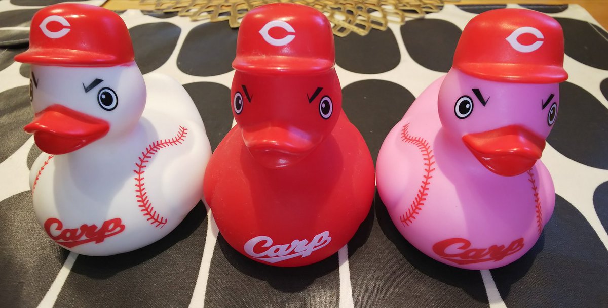 ウチにあるのは 広島カープのアヒル隊長3羽です。 お風呂にはカープ