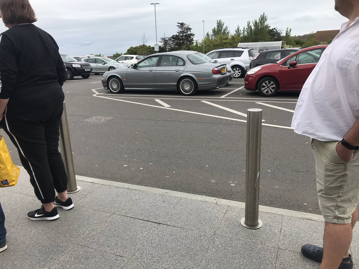 TheGingerDog1's tweet photo. Please @marksandspencer @homebargains @AldiUK please can you rope off these bollards! Since queuing 5 people have walked straight through the queue on the way to their cars! Not 2m social distancing. Which makes the whole exercise pretty pointless. Thanks https://t.co/YVJThAF7ZN