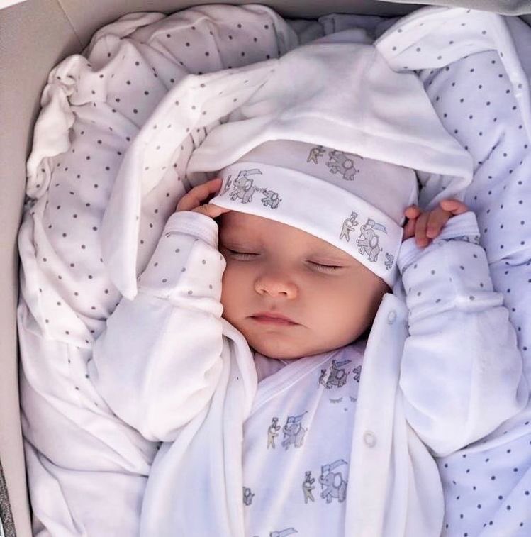 Dokładnie dzisiaj w nocy o 2:40 przyszła na świat nasza córeczka 🥺❤️ dostała 10/10 punktów i jest zdrowym i pięknym maluchem 🥺❤️ <a href="/Z4UR0C23N13/">END</a> Tatusie cię kochają księżniczko 🥺❤️