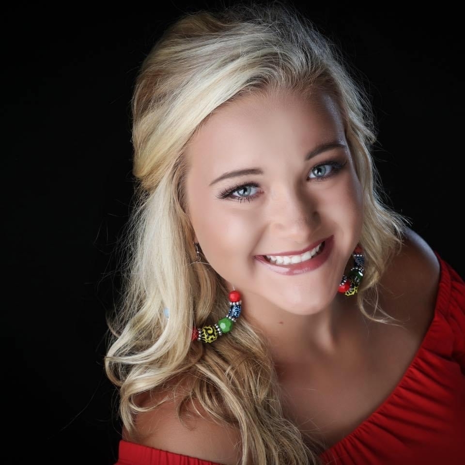 StarCitySchools's tweet photo. Congratulations to #SCHS senior, Gracie Harris on her selection for the $1,000 scholarship from #Prestige. We are very proud of your success! #SuccessForEveryChild #WhateverItTakes https://t.co/giBkkTKClL