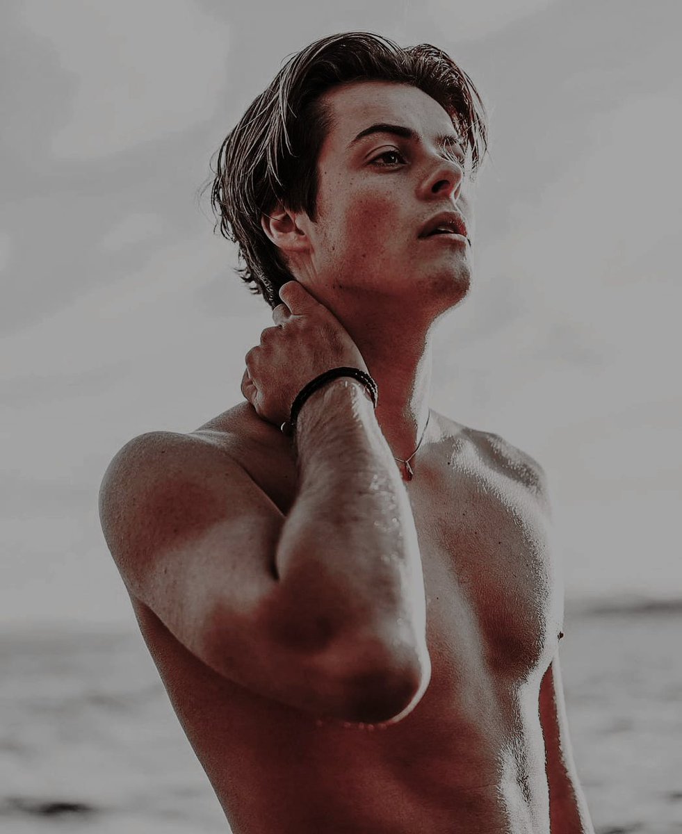 『 Breαĸѕ α вιllιoɴ нeαrтѕ
 I ĸɴow I'м ɴeхт ιɴ lιɴe. 』

#SeductiveSunday