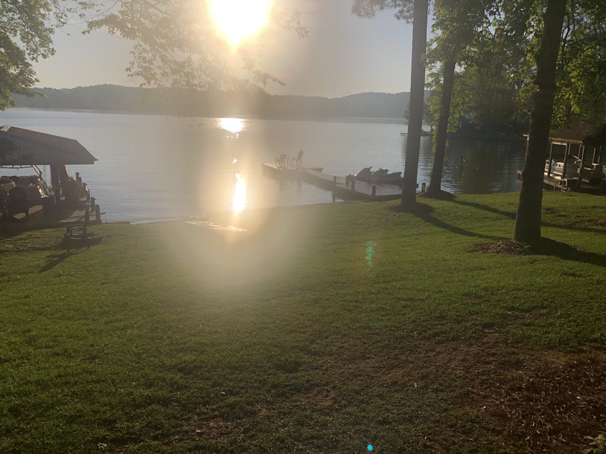mwpmom's tweet photo. Good morning! This view never gets old to me.....#LakeHarding https://t.co/WmCzcczUUK