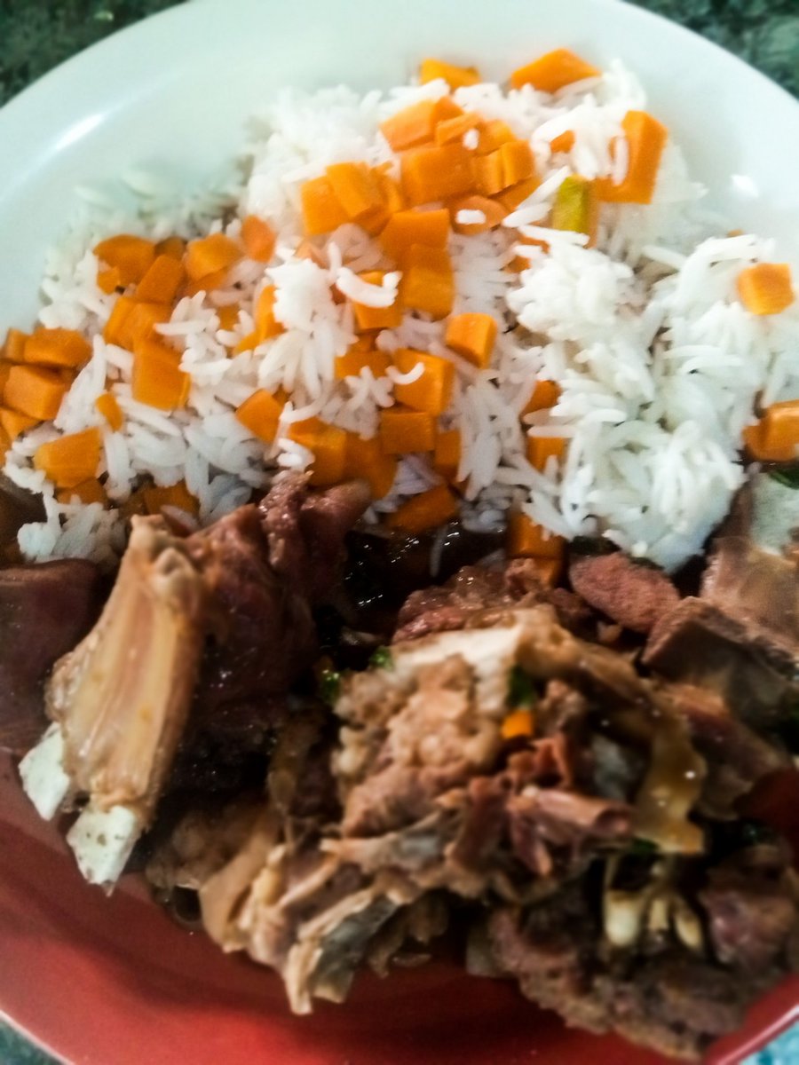 peace_reigns's tweet photo. Basmati rice with goat meat pepper soup for lunch. Retouched with @Lightroom
#SundayRice #ChefPeace https://t.co/Py4VOpQHi3