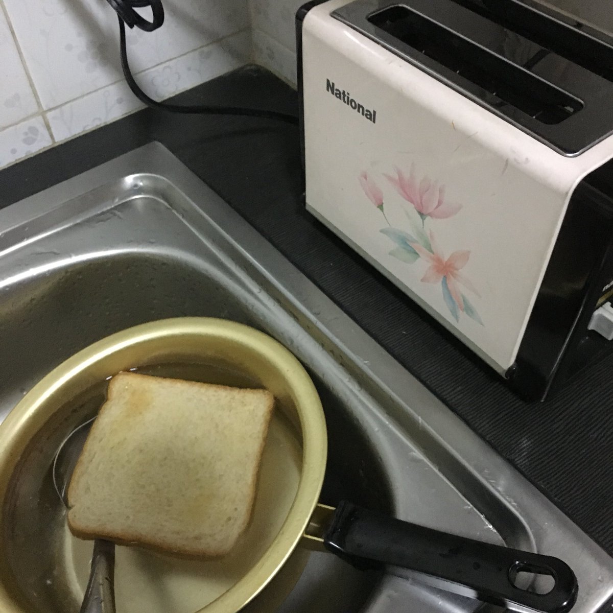 อวสานหนมปังปิ้งถถปกติก็ไม่ได้เด้งขนาดนี้มั้ยนะ55555555555