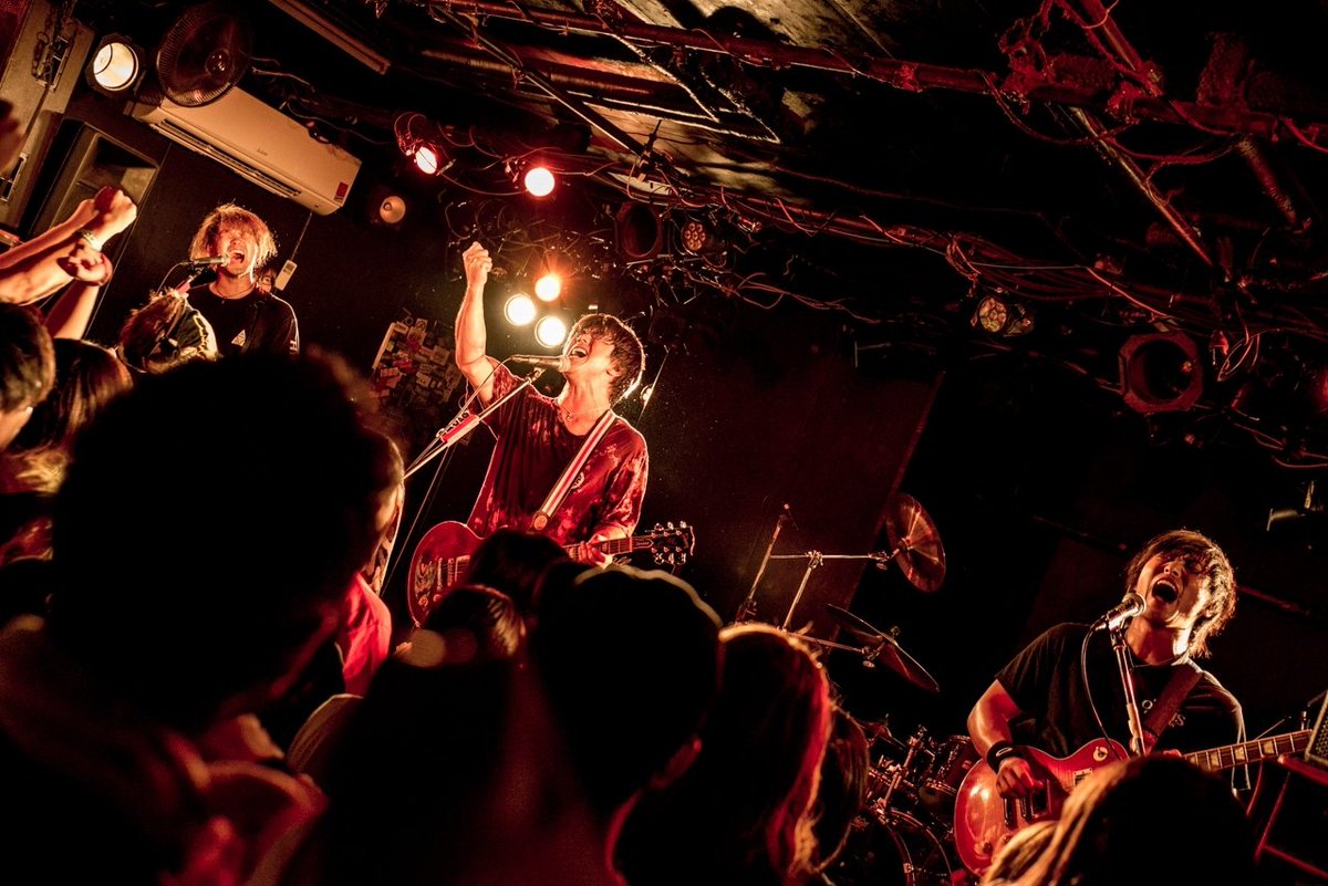 NAO_MUSIC_ZUSHI's tweet photo. 【PLAYBACK F.A.D】
2018年8月4日 横浜F.A.D
NAO MUSIC presents
Make a freedom!!

１バンド目
GoodMorningMom
(@GMM_band)

Photo by @ttetteteru

#makeafreedom
#FAD横浜
#GoodMorningMom https://t.co/NvDmaU8LsN