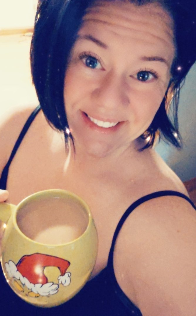 Hoopersworld1's tweet photo. Weigh in day 12.2 lbs gone, in 3 weeks ππ₯°,..!!! Now starting my day with my cup of coffee and enjoy a few with my hubby π @jogarner1964 @WeightLossDON @FitFarmTN @FitBama @HealthyFoods02 @aprilwgarrett #followme #followmyjourney #determined #truvision #beachbody @CastingDuo https://t.co/iZi6EOEGH6