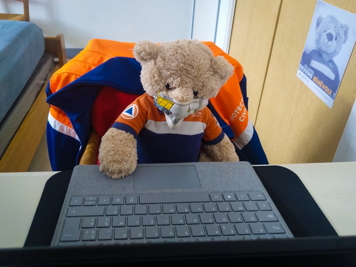 protec44's tweet photo. 👤Vous vous demandez probablement qui se cache derrière ce compte. En ce dimanche 3 mai, nous tenons à remercier notre community manager 👉Teddy👈 qui se fait le relai quotidien de nos missions de terrain ⤵️ #JournéeMondialeDuRire #ProtectionCivile44 https://t.co/xvD3IJXsMJ