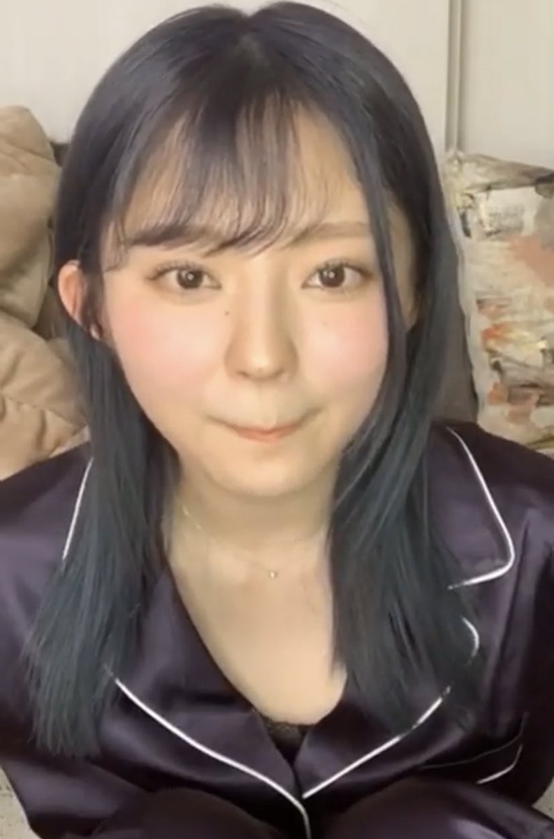 チョクエ No Twitter もんちゃん すずもん の貴重なギリ谷間 欅坂46 鈴本美愉 おっぱい 谷間 インスタライブ インスタグラム