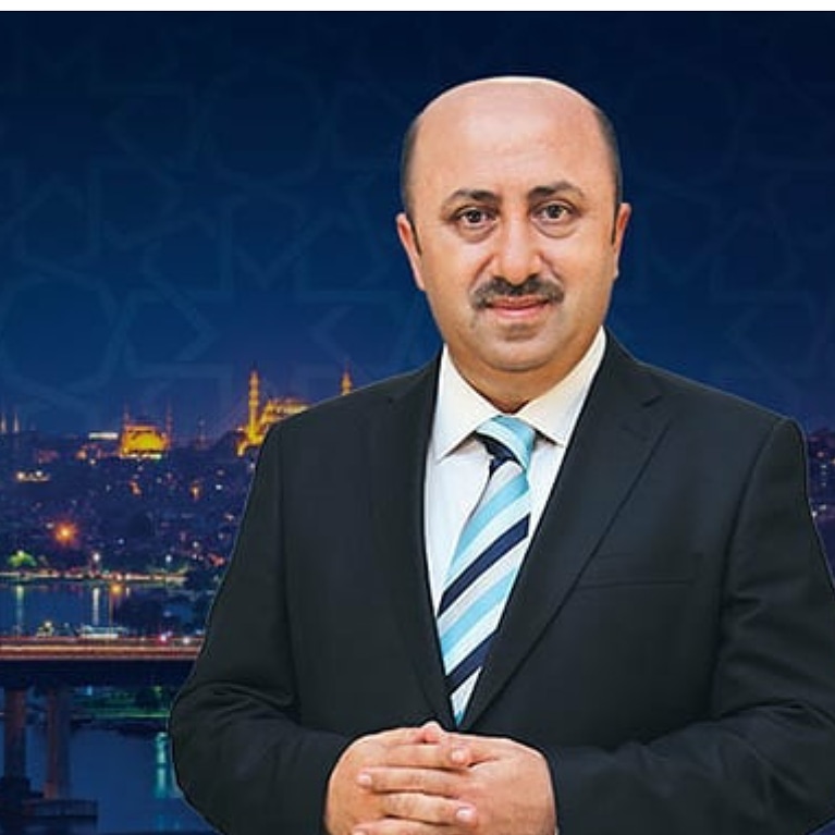 akpartibrs's tweet photo. Kendisini Peygamber Efendimizin hayatını öğrenmeye ve öğretmeye vakfetmiş çok kıymetli Ömer Döngeloğlu hocamıza Allah’tan rahmet, kederli ailesine ve sevenlerine başsağlığı dileriz. https://t.co/D5AkkNco5w