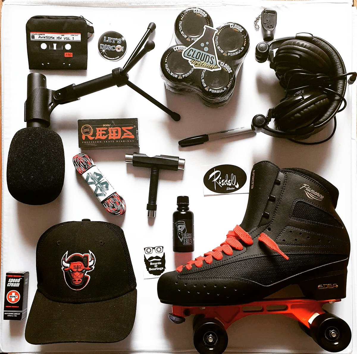 UnitedSk8s's tweet photo. James's turn at the #skatepalette challenge!
Back to black! Just search for things around the house that match your skates, if it goes, its ideal doesn't matter what it may be!
Black will never ever be boring....🖤
#edeaskates #powerdyne #cloudswheels #unitedsk8shop https://t.co/w9XQxg8u9k