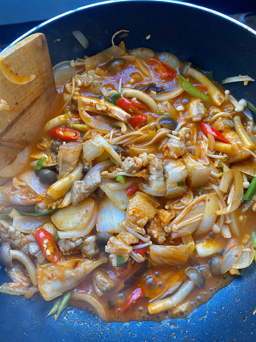 Noloveheart's tweet photo. #ตามรอยซีรี่อิแทวอน 단밤 (ทันบัม) ป้ะละมึงทำเองอยู่ห้องเหงาอะ🍲
#แกะสูตรซุปเต้าฮู้กิมจิเกาหลีสไตล์ทันบัม #intaewonclass #ซุปเต้าฮู้กิมจิ https://t.co/4lkzil8z45