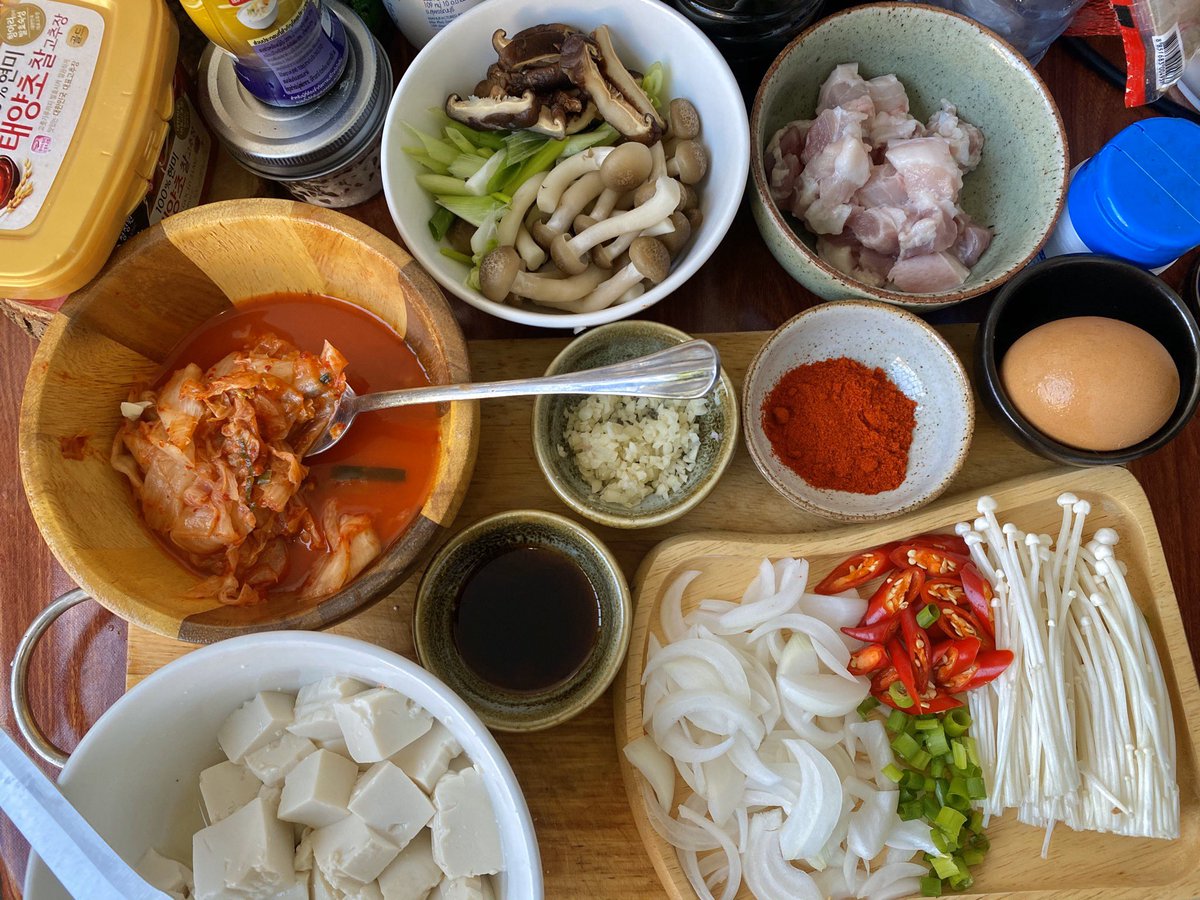 Noloveheart's tweet photo. #ตามรอยซีรี่อิแทวอน 단밤 (ทันบัม) ป้ะละมึงทำเองอยู่ห้องเหงาอะ🍲
#แกะสูตรซุปเต้าฮู้กิมจิเกาหลีสไตล์ทันบัม #intaewonclass #ซุปเต้าฮู้กิมจิ https://t.co/4lkzil8z45