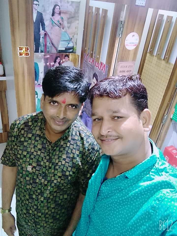 ParasBarod11's tweet photo. मुस्कान को तभी रोको जब वो किसी को चोट पहुंचा रही हो वरना खिलखिलाकर हँसते रहे और जीवन जीने का आनंद लेते रहिए #CoronaWarriors #RSS_देश_की_शान #armay https://t.co/4w4epJ6sBd