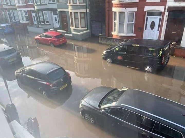 lpoolcouncil's tweet photo. TRAVEL ADVICE; Due to a burst water main, Prescot Rd has been closed in both directions between Broad Green Rd & Derby Lane.
United Utilities is currently on site.
The latest information about which roads are closed can be found here: https://t.co/ebCvFElKvj
#LiverpoolUpdate https://t.co/FSOSAhw1fD