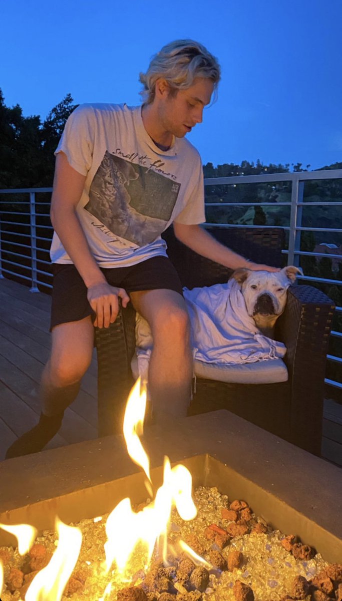 This whole pic makes me 🥺🥺 - C