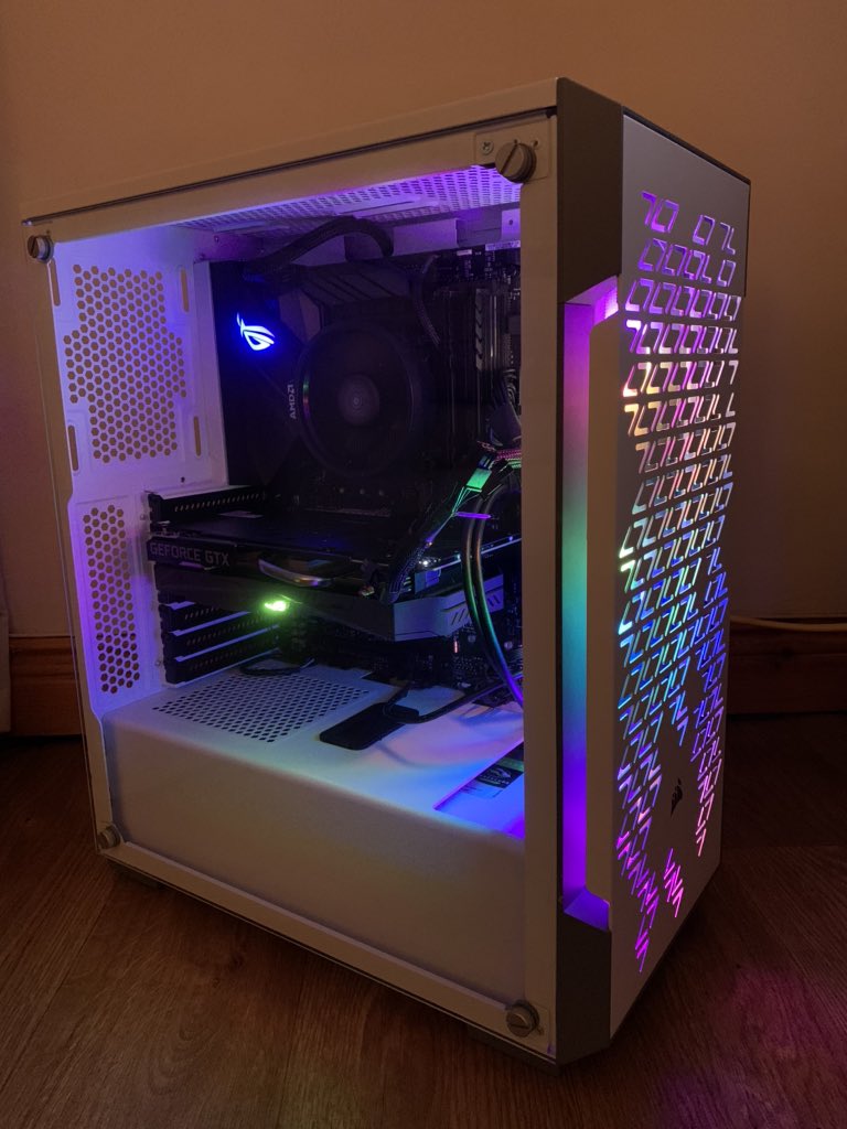 Azzy121HD's tweet photo. First pc is finally built 😎 https://t.co/xgtqFCgJKh
