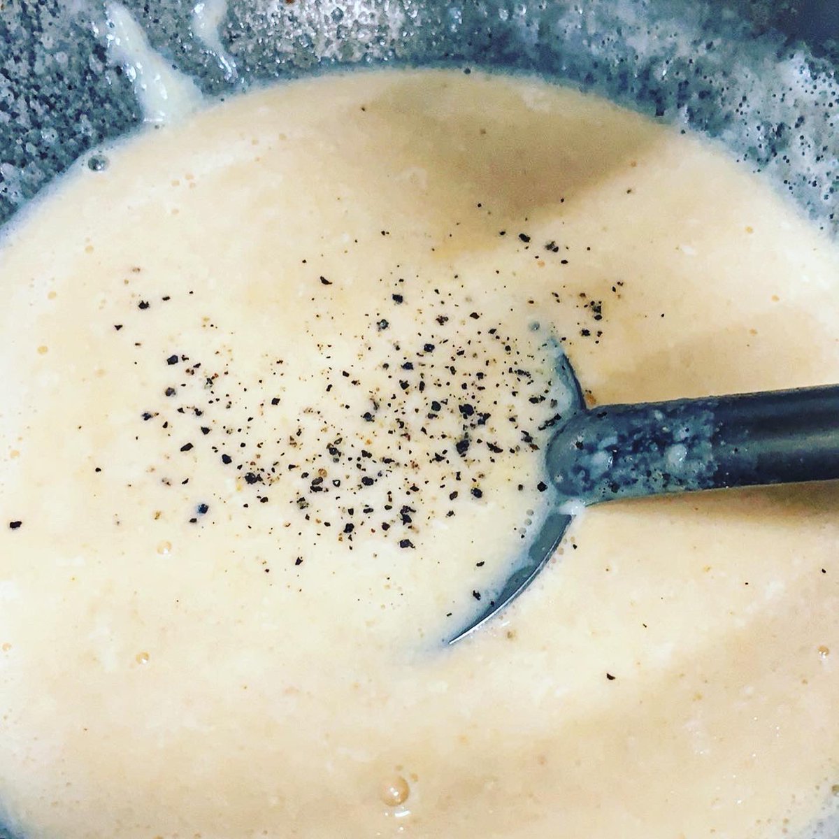 kitchnwtchngirl's tweet photo. Making a Veggie Bake with a yummy cheesy white sauce
Topped the bake with crispy cornflakes #veggiebake #veggies #healthyfood #mealprep #eatmoreveg #prepyourfood #chessesauce #whitesauce #feedfeedfeed #nomnomnomnom #deliciousfood😋 #yumyummy #eeeeeeeats #whattoeattoday https://t.co/i1uMIbbmaS