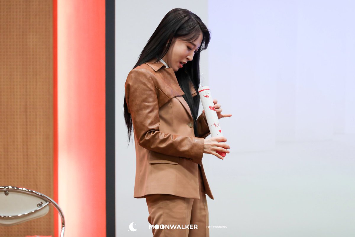 200215

#MAMAMOO #MOONBYUL
#마마무 #문별 
#문별이 #玟星 #文星伊
