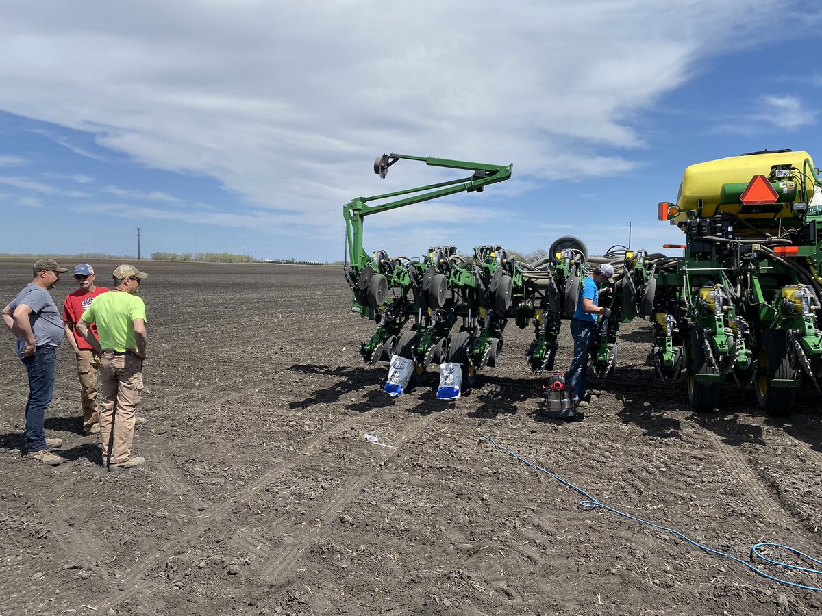 LonghenryAG's tweet photo. A beautiful day for an @AllegiantSeed Corn Plot! Thanks to @RealSkattum and Ross Johnson for the help! @CHSAgronomy @CHS_Brandon1 https://t.co/owPuFvjrFC
