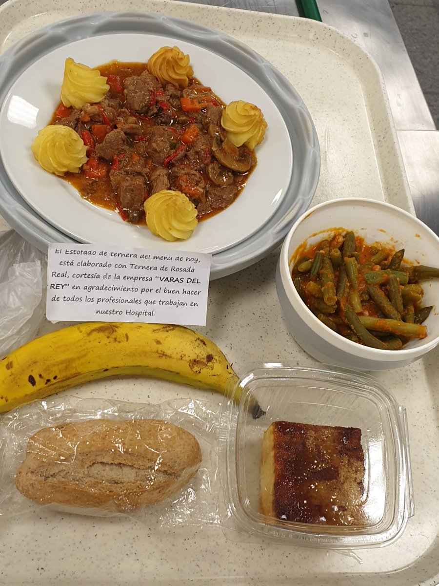 SanidadGobCan's tweet photo. 🍲🏥Un rico menú (adaptado a cada necesidad) en el #DiaDeLaMadre para pacientes y profesionales de guardia del Hospital Universitario Nuestra Señora de Candelaria: habichuelas rehogadas, estofado de ternera Rosada Real y puré duquesa y, de postre, torrija con crema de vainilla 😋 https://t.co/KcZ7Jxi7LP