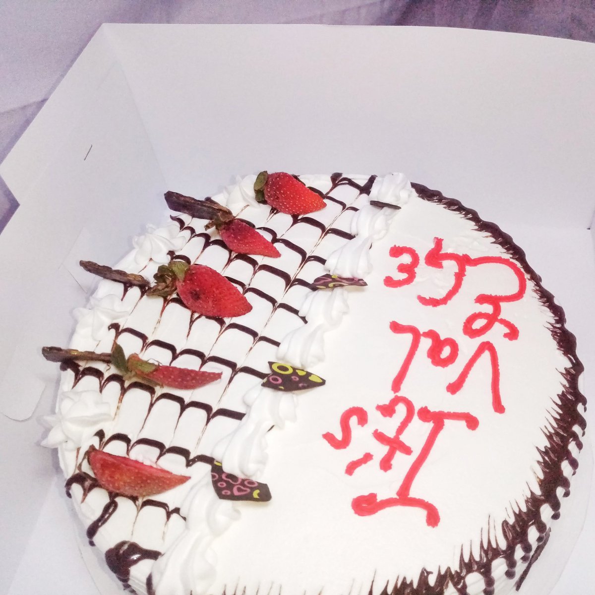 PastryRepublic's tweet photo. Happy Sunday Nigerians
You want that fluffy and melt in the mouth cake๐
We got you๐
Order for our Cake slices, cup cakes this new week and taste the goodness๐ฏ
Please retweet
#cake #cakestore WIZKID DAVIDO #AbujaTwitterCommunity #NCDC
Don't forget to say a prayer for KANO https://t.co/Z65eMIh1aZ