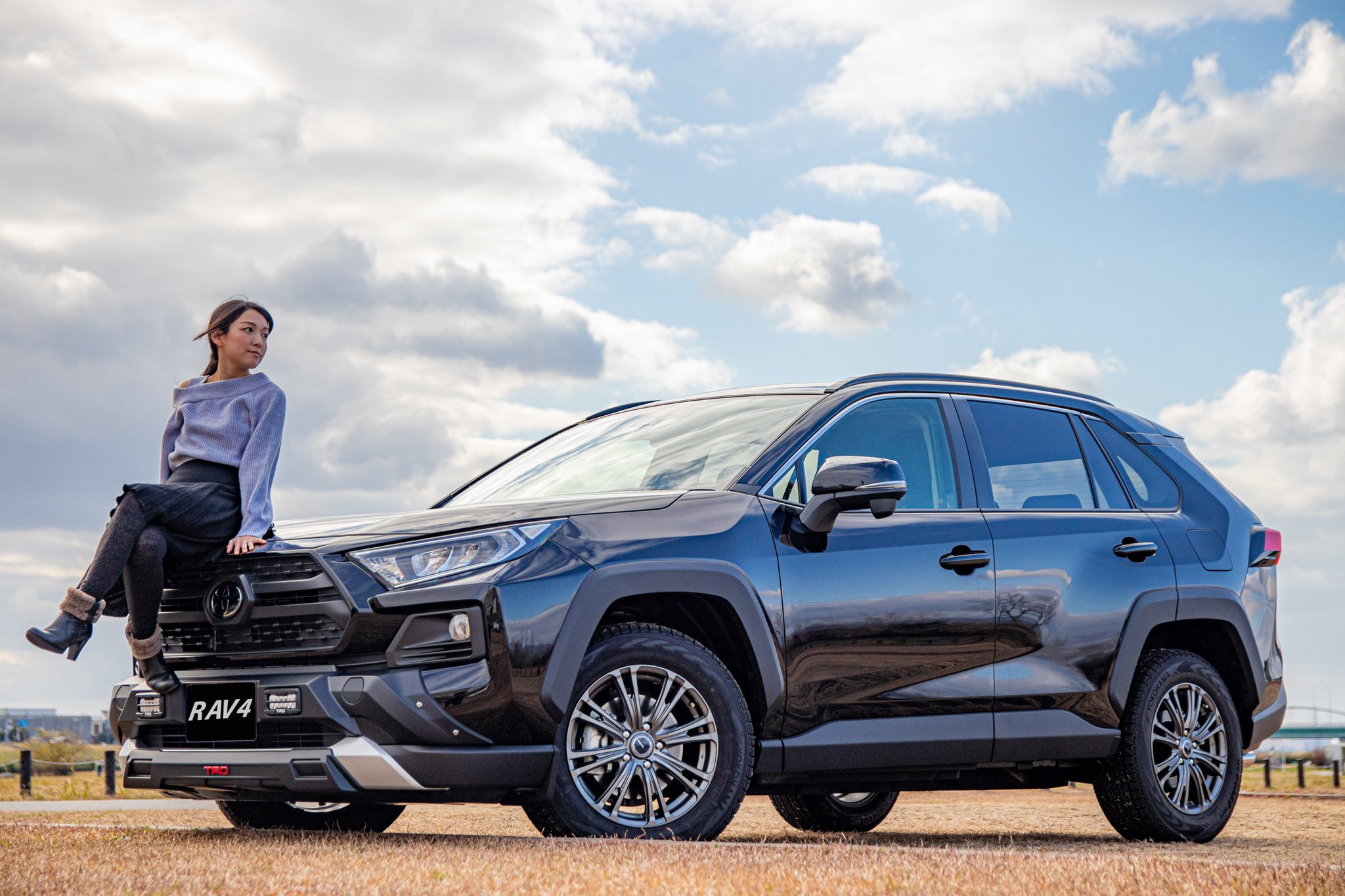 ジョリー 女友達 可愛い軽の方が似合う おじさん乗ってそう 生活に必要なのはスライドドアの乗り降りしやすいやつ 4駆とか燃費悪いしやめとき 何ということでしょう この魅力がわからんとは Rav4 女子ウケしない車を晒せ