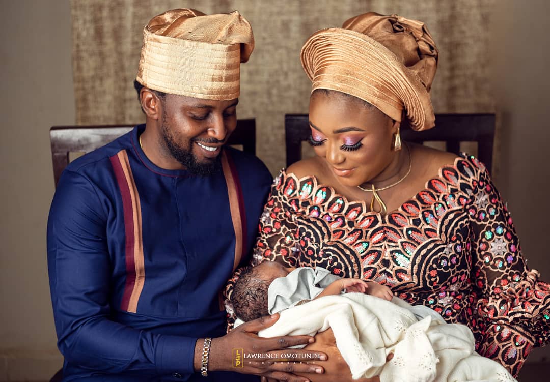 LopStudiosNG's tweet photo. Names ain't what they call you, it's what you answer to. Congratulations on the arrival of baby NATHAN. 
Photography @lopstudios 
Mua @ritarosebeauty 
Mum's outfit @hajjewels_houseofstyle 
Asooke @tmfashbridalsnevents 
#lopstudios #LawrenceOmotundePhotography #naming #baby https://t.co/ylyAxAnX6j