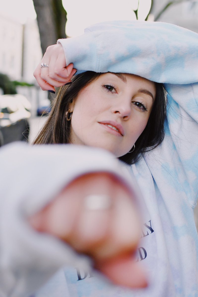 simpleexplorer's tweet photo. Lockdown with @elizajcassidy 💙 #CreateYourLight #shootingportraits https://t.co/wG8ONiqI30