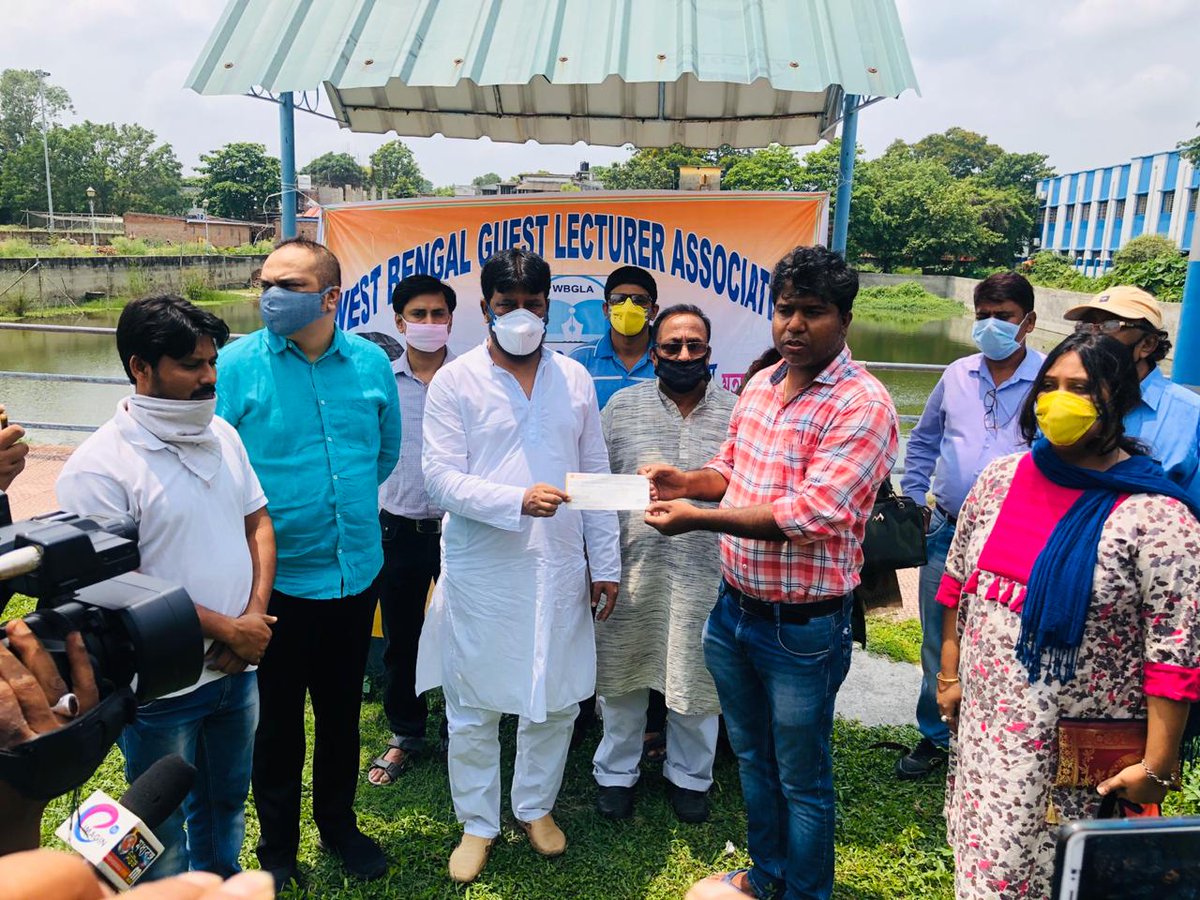 SanChaks's tweet photo. @MamataOfficial @itspcofficial @AITCofficial @CNNnews18 @abpanandatv 
#CoronaLockdown #Covid_19india #CoronavirusOutbreak #COVID19 
#WestBengalFightsCorona 
#StayHome Relief and Donation to combat Covid 19 from West Bengal Guest Lecturer Association #SACT #WBGLA https://t.co/PkwwR9JF5i
