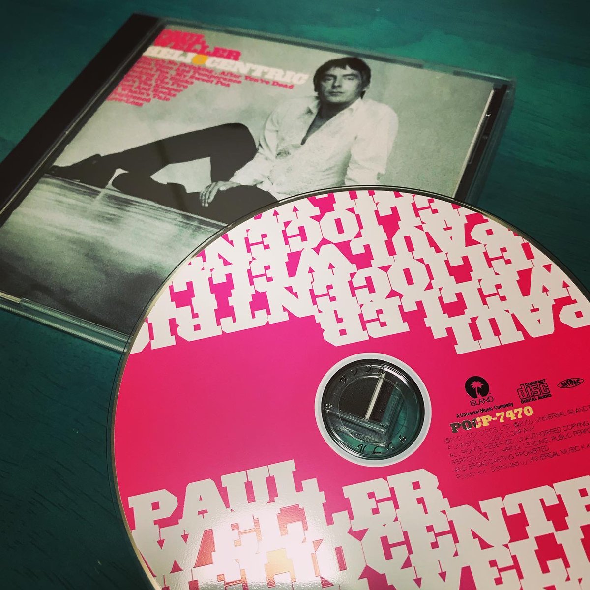 acisumoika's tweet photo. ストリングス心地よく聴きながら昼寝してました。ボートラ2曲ある国内盤はCの刻印あるPM 03 コロムビアプレス。もう20年前なんですね Island/ポリドール POCP-7470 #paulweller #brendalynch #robertkirby #julianbroad #lawrencewatson #simonhalfon #islandrecords #compactdisc https://t.co/5c0GO0OOzs