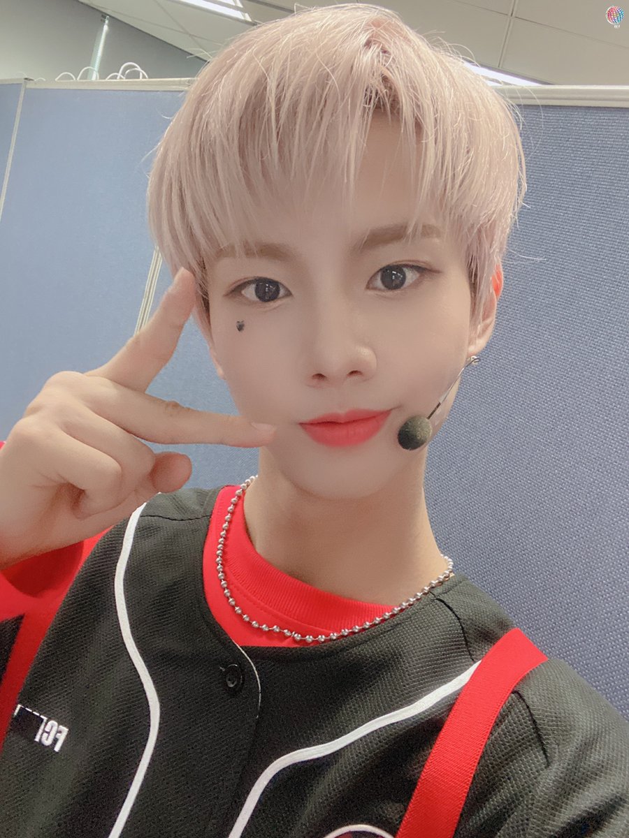 장꾸미 넘치는 #MCND 막내 #윈 😉

#WIN
#SCHOOL_AGE #떠 #Spring
#SBS #인기가요