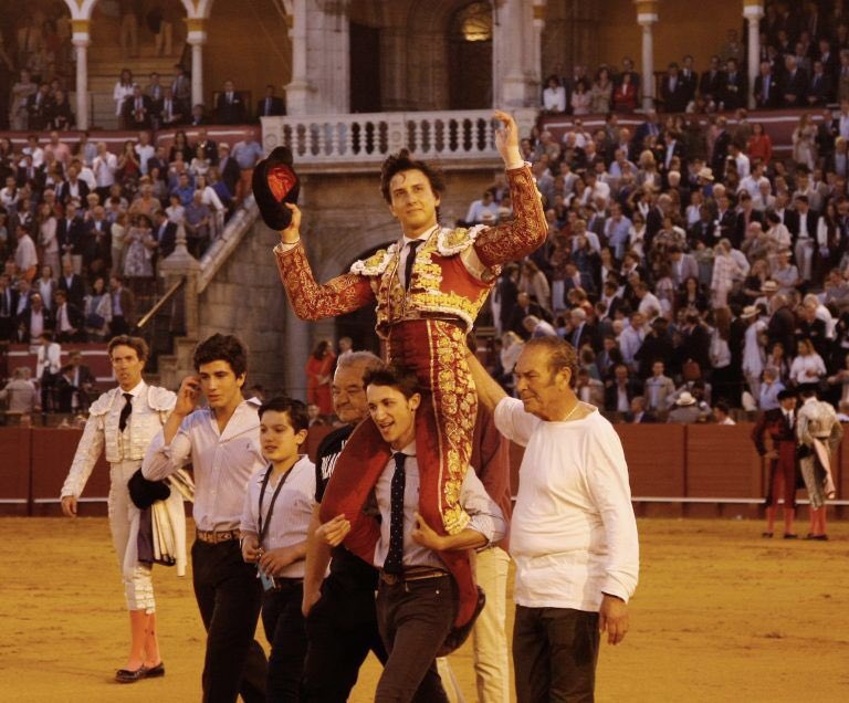 🗓Efemérides 3 de Mayo

👉 1973 Paquirri corta dos orejas 

👉1998 Paco Ojeda torea como rejoneador en Sevilla

👉2014 Alternativa de Javier Jiménez. Alternaba con Ponce y El Cid

👉2019 Roca Rey corta dos orejas
