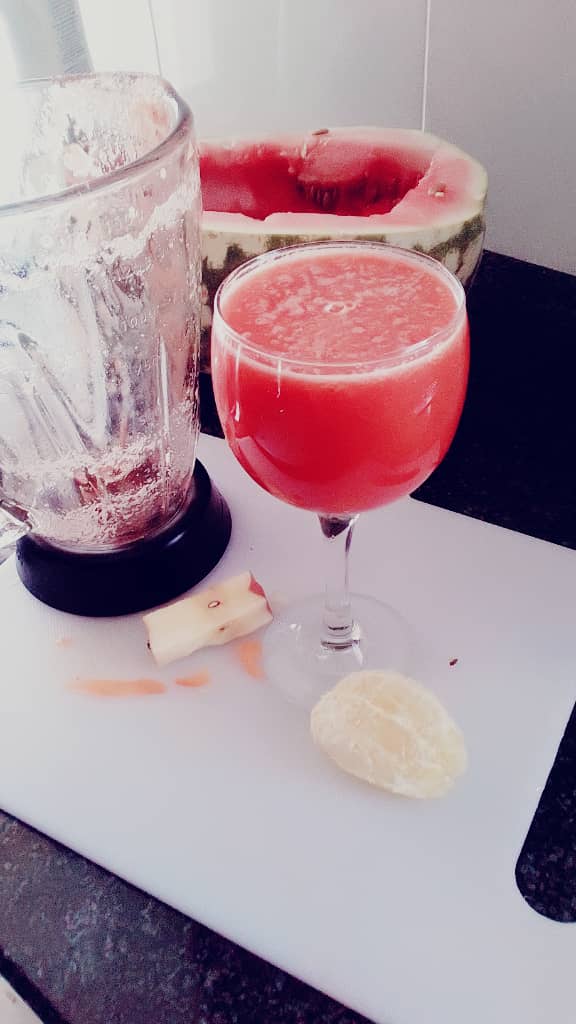 ZeePhemo's tweet photo. Homemade detox drink😋
#lockdownBotswana
#coronavirusbotswana https://t.co/dCm1qDSVdT