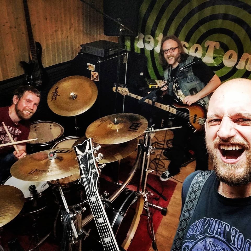 first #rehearsal since nearly two months. feels good to be back at it again
#letsgettoasted #jam #stonerrock #heavyrock #music #psychotoaster