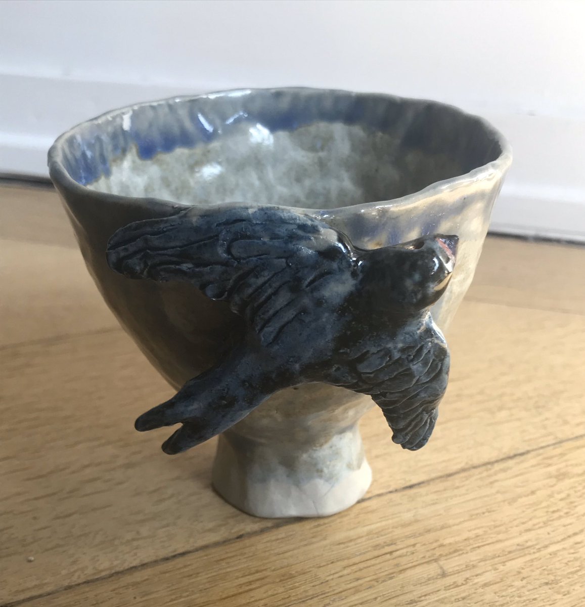 sakurabiscuits's tweet photo. 釉薬の色きれいな菫色がでた。#bird #mugcup  #032 for make to #onehundred #birdmug #coffeebreak 
#トリ #マグ #マグカップ #めざせ #100個 今日で32個目。
#陶芸 #sakurabiscuit #トリマグ #ツバメ #swalow #ceramic #mywork
#おうちでカフェ https://t.co/ByBnGfOOKr
