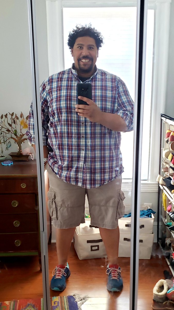 josephlinhart's tweet photo. 70 degrees. May. Official start to cargo shorts season!
I call it a timeless look. Even my wife complimented me saying, "it can never go out of fashion if it never was in fashion!" #findyourquaranteam #showyourcargos #cargostrong https://t.co/V7X4HTK72i