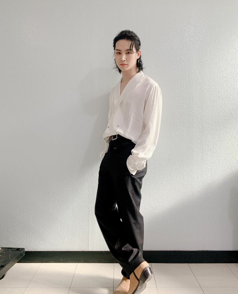 markxdefsoul's tweet photo. I WILL MISS LONG HAIR JAEBEOM-AHHHHH. 😭😭😭😭😭😭😭😭😭💚💚💚💚💚💚 #HappyToHave #GOT7 #IGOT7 #GOT7_NOTBYTHEMOON #GOT7_DYE https://t.co/fS3L7JHmx7