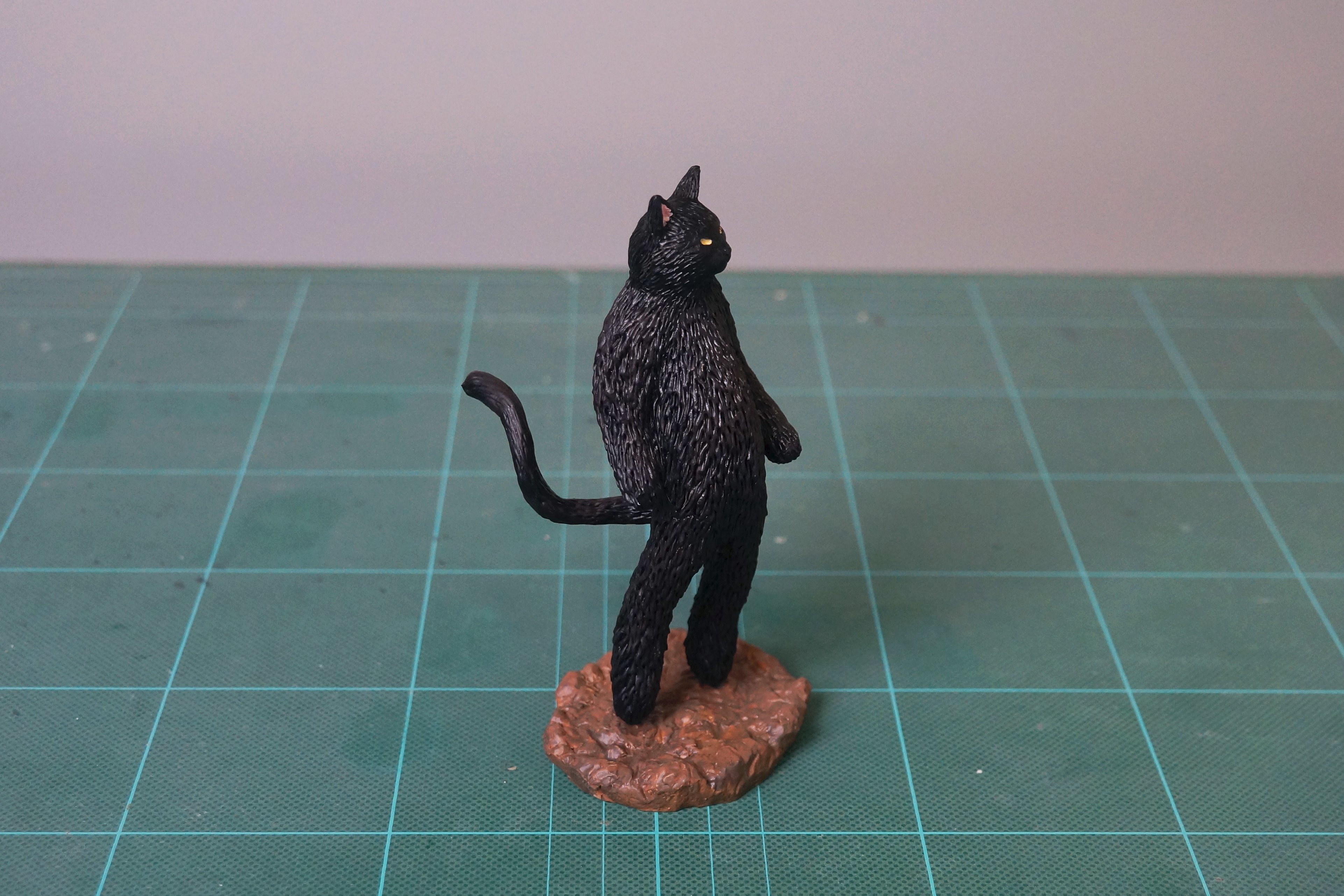 かっこよく見える黒猫のフィギュアを作ってみた これはジョジョ立ち 話題の画像プラス かっこよく見える黒猫のフィギュアを作ってみた これはジョジョ立ち 話題の画像プラス