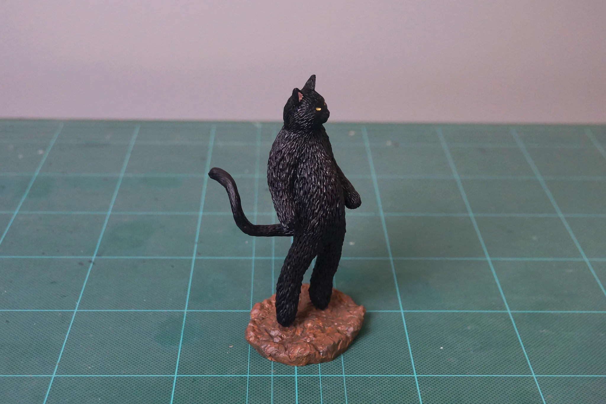 かっこよく見える黒猫のフィギュアを作ってみた！！これはジョジョ立ち？？