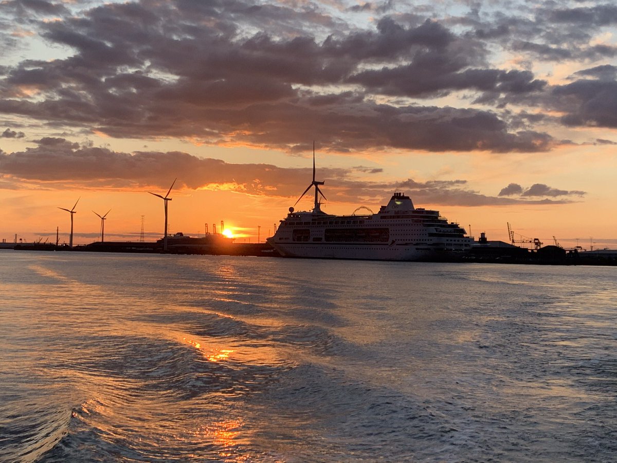 GrahamTassell's tweet photo. @LondonPortAuth @BBCNaga @BBCBreakfast @KMGravesend A couple of photos from last night shift on the Port of London Pilot Cutter #keeptherivertraderunning https://t.co/m5Bh0Aw8zK