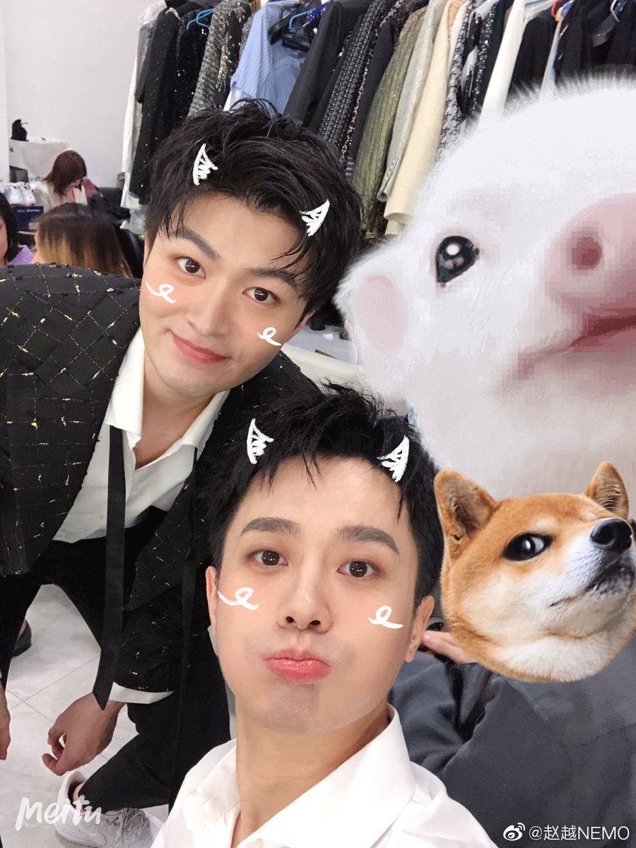 ZhaoYue and Russian prince + panda are cute 