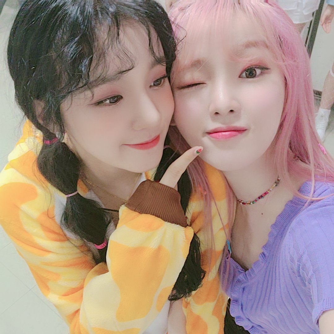 WM_OHMYGIRL's tweet photo. #아이들 #오마이걸 #우기 #승희 #애기우기 #사랑해 #귀여웡_♥︎ #힐링 #오마이걸_오마이갓 https://t.co/vFs2GWQGMi