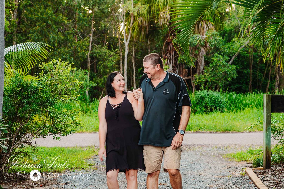 Photography_RL's tweet photo. A special family session. Before the restrictions for the virus came in, I went out to Cungualla and took photos of this beautiful couple and their great children. 
#Townsville #photographer #family #photography #queensland #cungualla https://t.co/KNYnnkwIJ0
