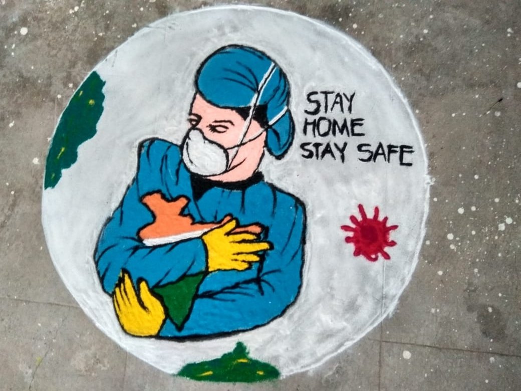 Mayur_chira's tweet photo. Nss volunteer_Harshada C.Arunamai College of pharmacy Mamurabad Jalgaon Maharashtra drwing pic to awareness of corona,also draw Rangoli.
#StayHomeStaySafe
#CoronaWarriors
#BreakTheChain https://t.co/D3P6pRCBFd