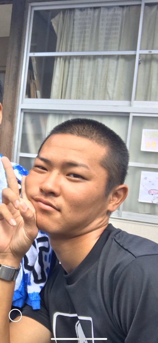 BaseballK0517's tweet photo. @u2a825fed77sm81 ピースはこうやってやるんやで！ https://t.co/pXcXj0XGz7