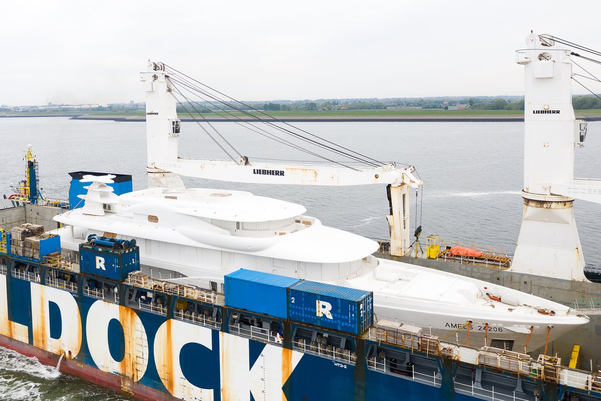 Dutchyachting's tweet photo. #AmelsHolland’s 6th #LE242 arrived in #Vlissingen this morning. The 74m/ 242ft #LE24206 was delivered by #RollGroup’s semi-submersible #RolldockSun. Photo by @maritimephoto https://t.co/7IhaZtVj58